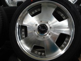 ����αŹ�ۥ�����ۥ�����4�ܥ��å� Lowenzahn 7J-17 +38 215/45R17